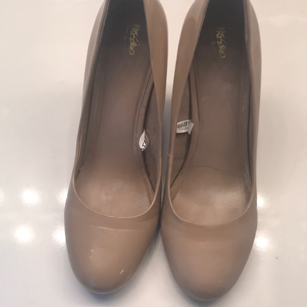 Pumps - Picture 2 of 3